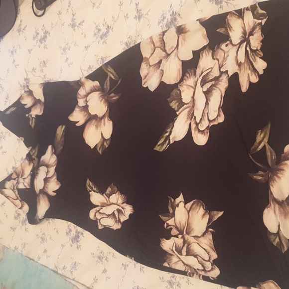 Floral  dress  its like blue dark       its kind of big for me Fits medium size - Picture 2 of 5